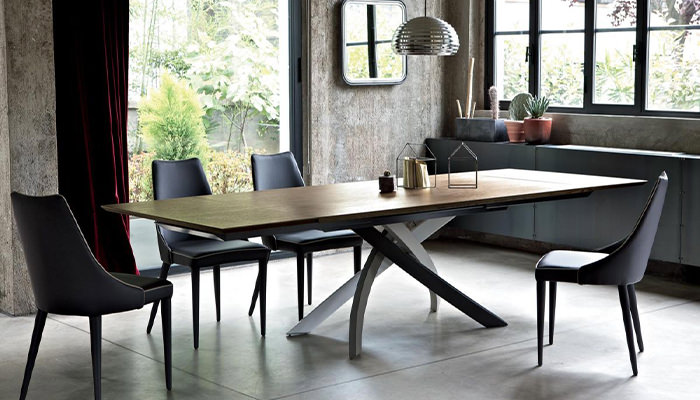 Design Quarter Dining Table